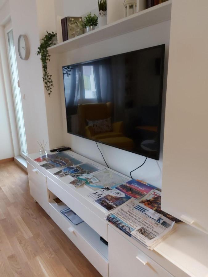 נובי סאד Center Firefly Gardens Apartment מראה חיצוני תמונה