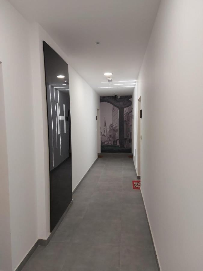 נובי סאד Center Firefly Gardens Apartment מראה חיצוני תמונה